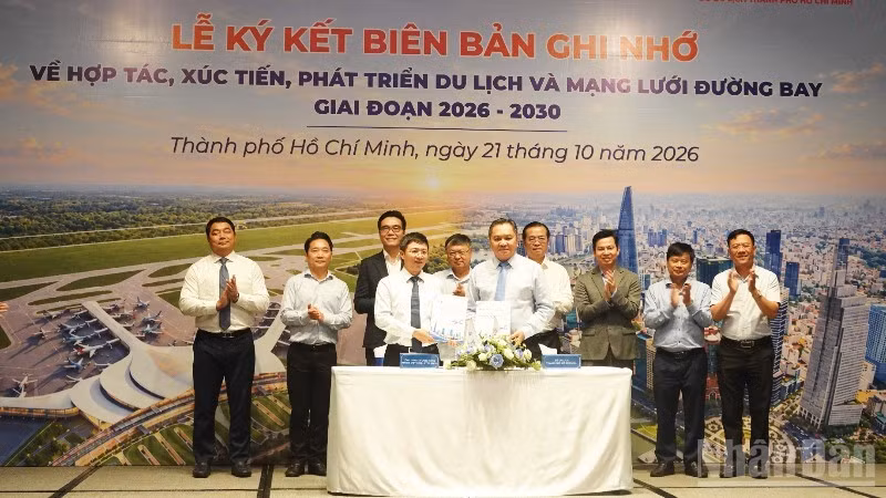 胡志明市旅游局与越南航空港总公司签署2026—2030年旅游和航线网络促进和发展合作谅解备忘录。（灵宝 摄）