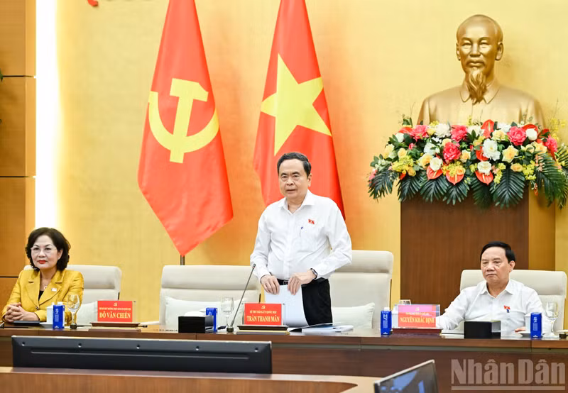 国会主席陈青敏在会上发表讲话。（维灵 摄）