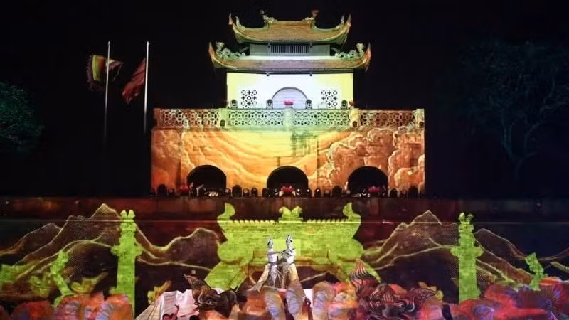 现代投影技术将升龙皇城遗产打造成为绚丽多彩的舞台。