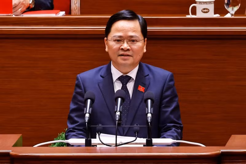 越共中央委员、中央政策与战略部副部长阮英俊作大会发言。
