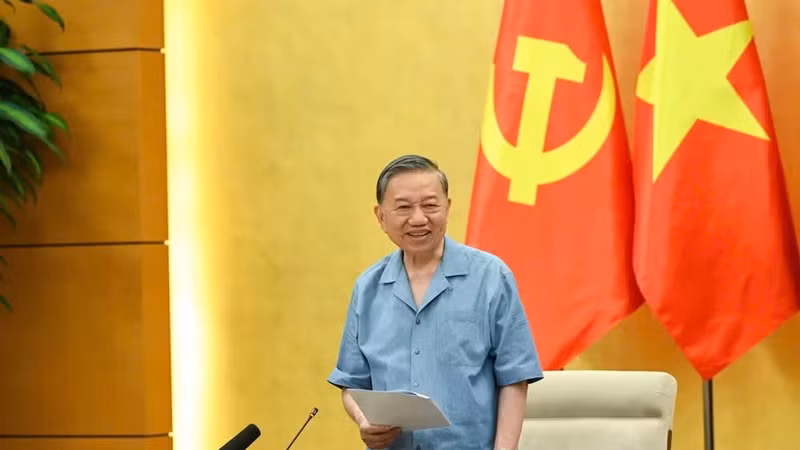 越共中央总书记、国家主席、中央政治局和中央书记处第十号检查监督团团长苏林在会上发表讲话。（维灵 摄）
