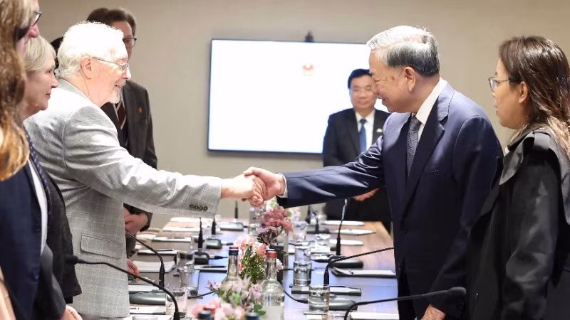 苏林总书记会见英国共产党总书记罗伯特·格里菲斯。（图片来源：越通社）