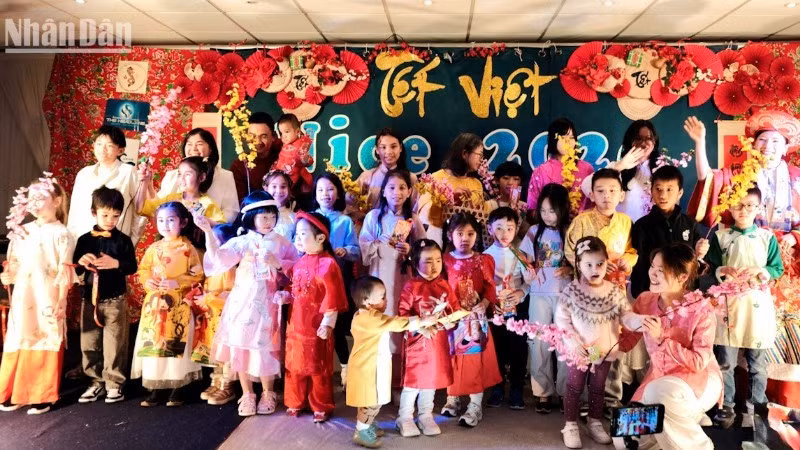 “2026年越南春节活动”首次在法国东南部尼斯市举办，为当地越南侨胞和国际友人留下深刻印象。
