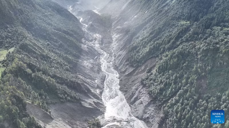 尼泊尔一处发生山体滑坡的地区。（图片来源：新华社）