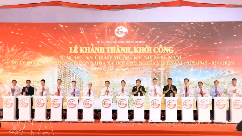 各位代表出席庆祝国庆项目开工、竣工仪式。（图片来源：越通社）