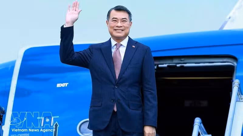 政府总理黎明兴启程对老挝和柬埔寨进行正式访问。（图片来源：越通社）