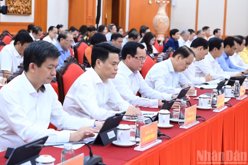 与会代表。