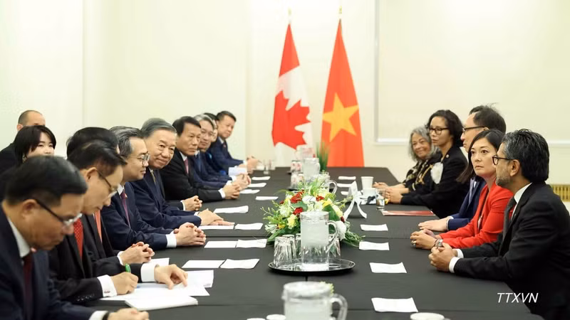 越共中央总书记、国家主席苏林会见加越友好议员小组。（图片来源：越通社）