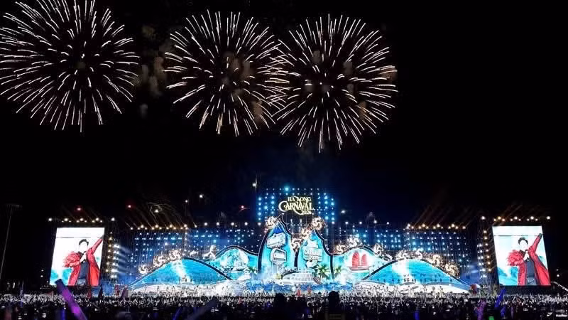 2026年下龙狂欢节大型艺术表演现场。