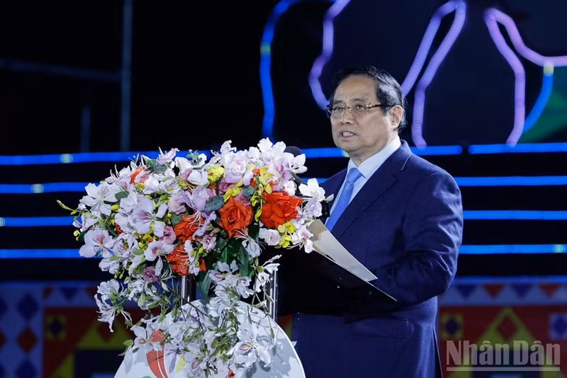 范明正总理在活动上发表讲话。（图片来源：政府网）