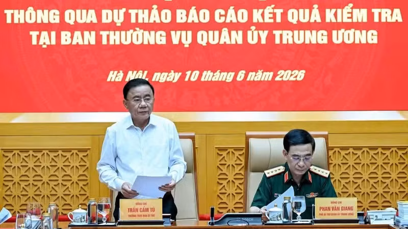 越共中央政治局委员、中央书记处常务书记、中央政治局和中央书记处第12号检查监督团团长陈锦秀在会上发表指导性讲话。