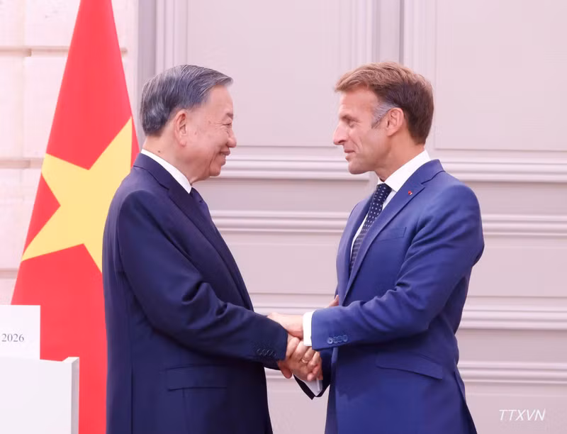 越共中央总书记、国家主席苏林与法国总统马克龙。