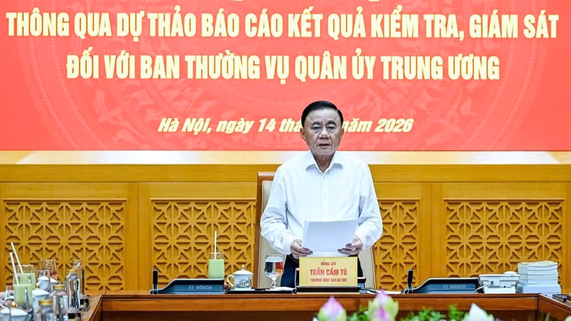 越共中央政治局委员、中央书记处常务书记、第221号检查监督代表团团长陈锦秀主持会议，审议对中央军委常务委员会开展的第三轮检查监督结果报告（草案）。（维灵 摄）