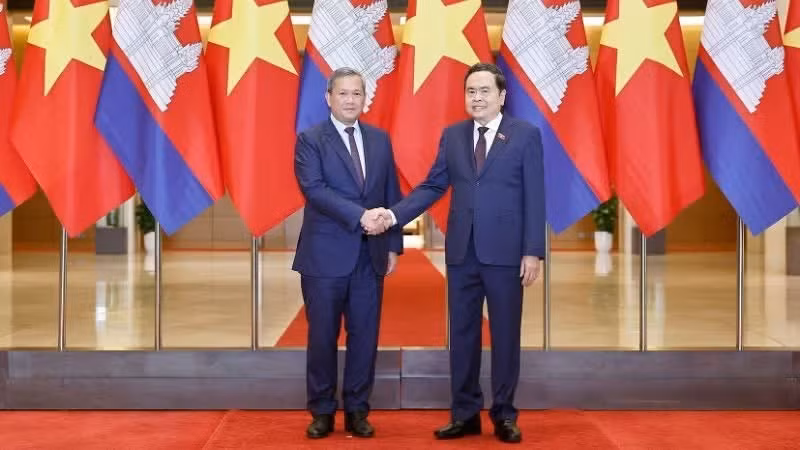 国会主席陈青敏与柬埔寨首相洪玛奈。