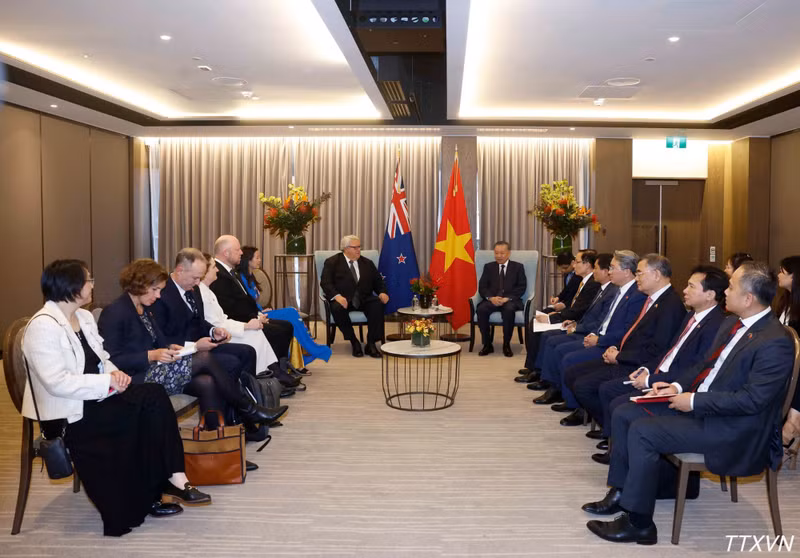 越共中央总书记、国家主席苏林会见新西兰议会议长格里·布朗利。（图片来源：越通社）
