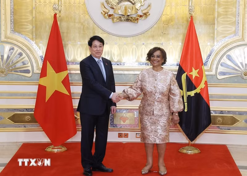 越南国家主席梁强会见安哥拉国民议会议长卡罗琳娜·塞凯拉。（图片来源：越通社）
