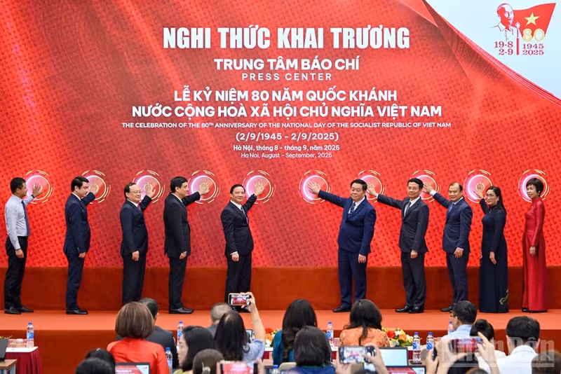 新闻中心揭幕仪式现场。