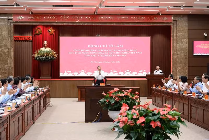越共中央总书记、国家主席苏林在会议上发表讲话。（登科 摄）