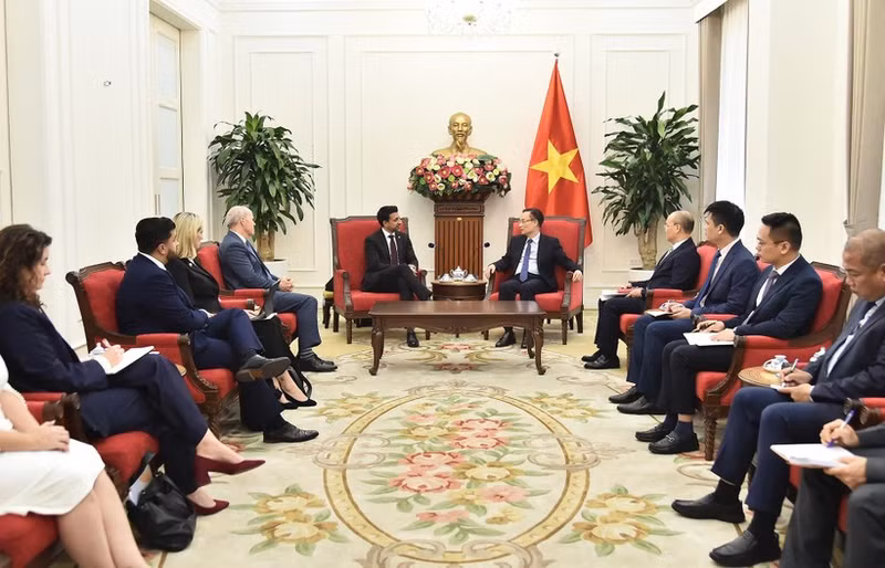 越南外交部长黎怀忠会见加拿大国际贸易部长马宁德·西杜一行。（图片来源：越通社）