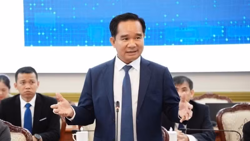 胡志明市人民委员会主席阮文得。