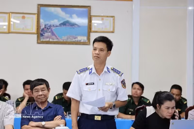 海警代表在会上发言。（图片来源：越通社）