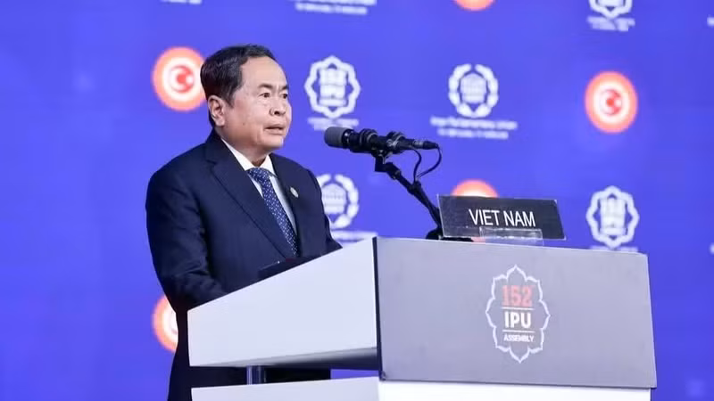 国会主席陈青敏在题为“孕育希望，保障和平，为子孙后代维护正义”的一般性辩论会上发表讲话。（图片来源：越通社）