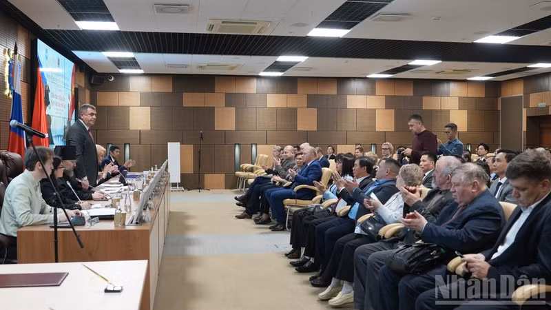 圣彼得堡市对外关系委员会代理副主席维亚切斯拉夫·卡尔加诺夫（Vyacheslav Kalganov）在会上发言。（青体 摄）