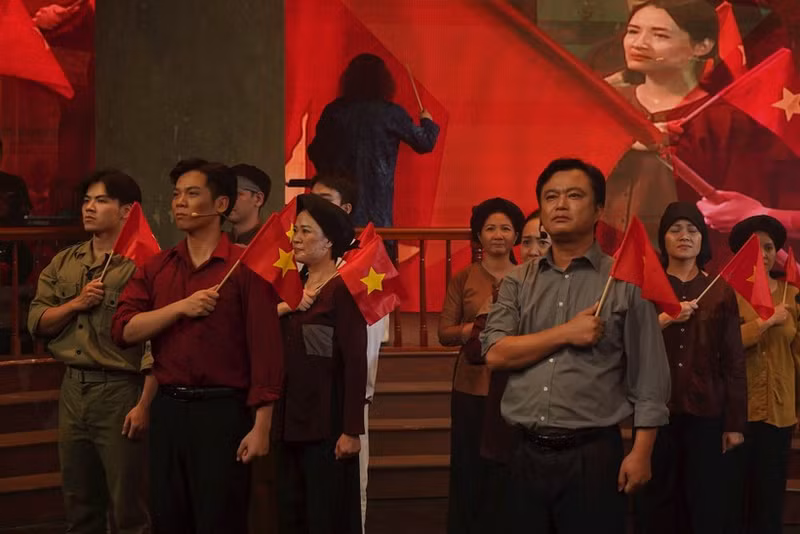 整部剧穿插有20多首歌曲，将戏剧与音乐完美融合，向观众传递最强烈的情感共鸣。（越南剧院供图）