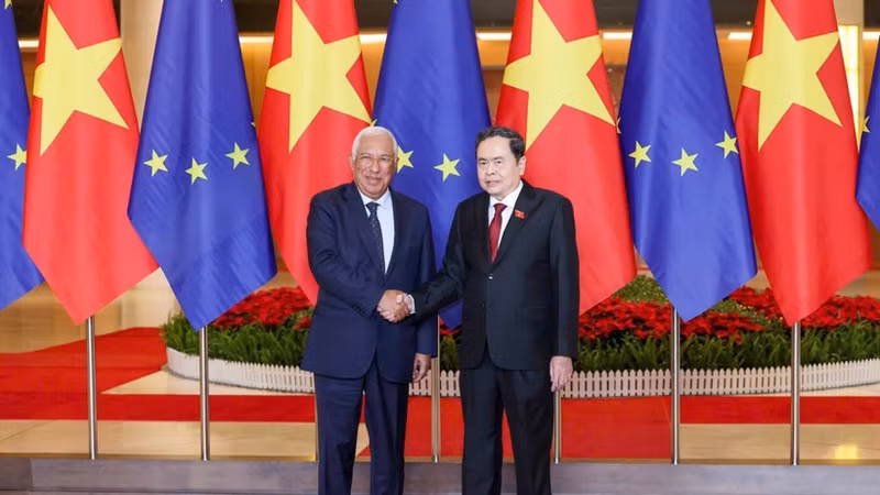 越南国会主席陈青敏会见欧洲理事会主席安东尼奥·科斯塔。（维灵 摄）