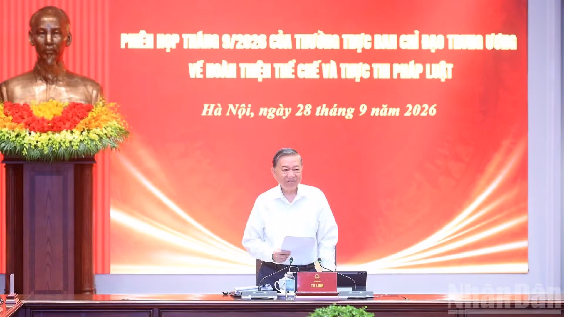 越共中央总书记、国家主席苏林主持会议。
