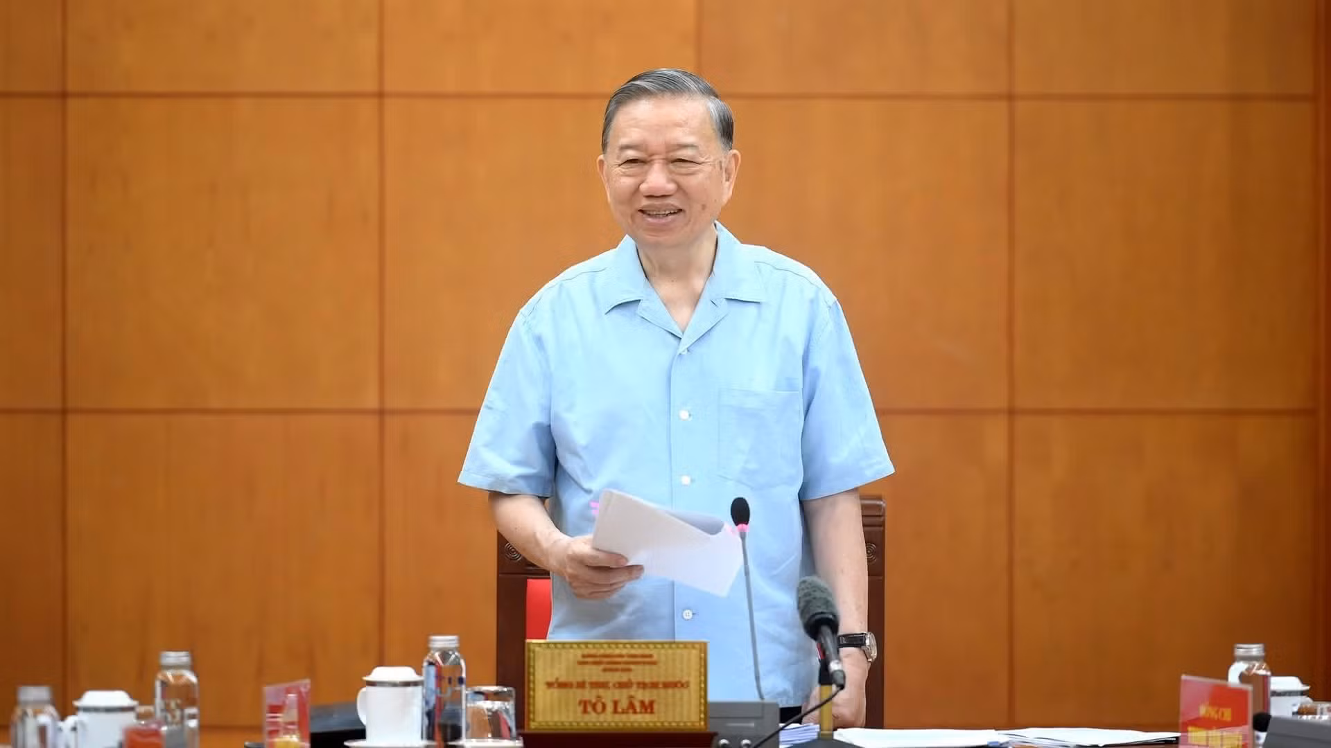 越共中央总书记、国家主席苏林在会上发表讲话。