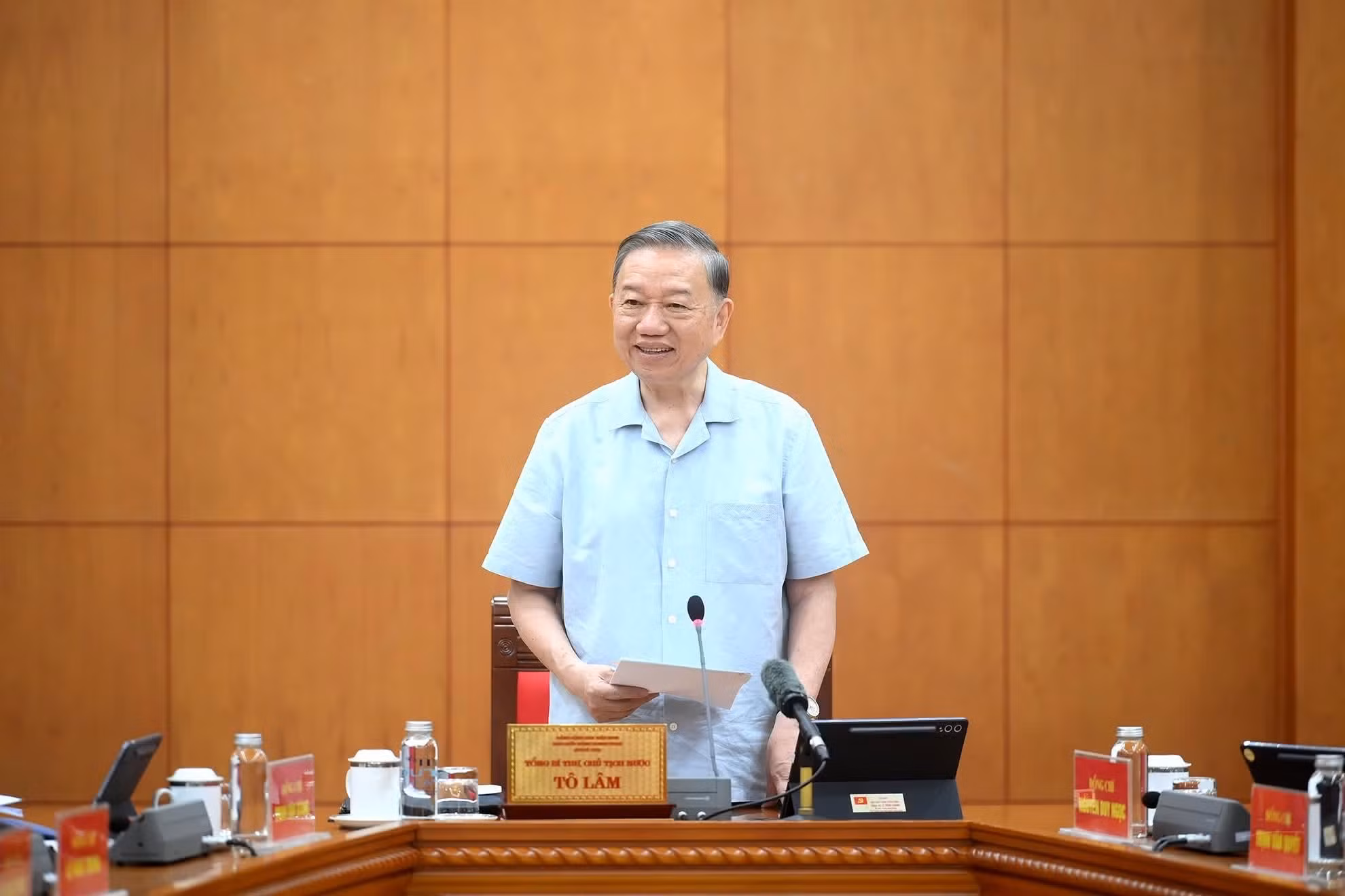 越共中央总书记、国家主席苏林在会上致辞。