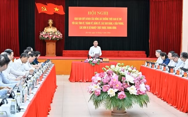 中央书记处常务书记陈锦秀主持会议。（图片来源：越通社）