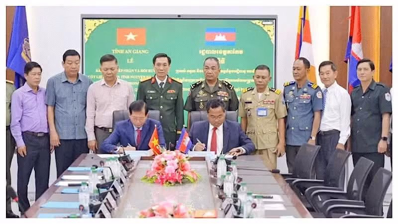 在柬牺牲的越南志愿军和专家烈士遗骸交接仪式。