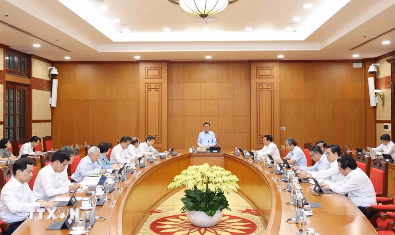 越共中央书记处常务书记陈锦秀发表讲话。（图片来源：越通社）