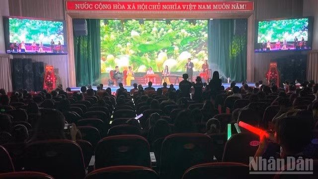 “燕赵丝韵·中越和鸣”活动上的文艺节目之一。