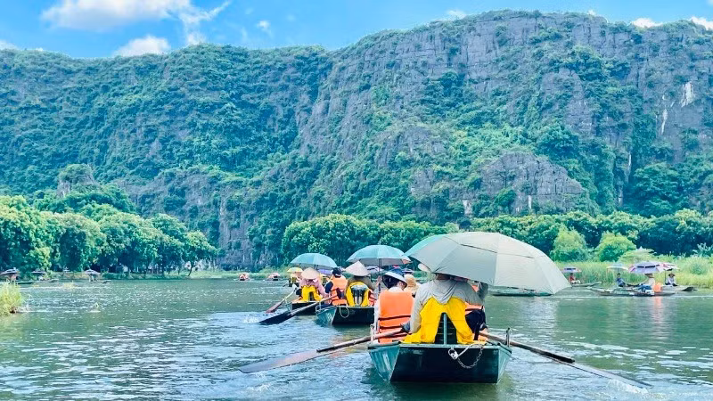 宁平省三谷-碧洞旅游区。