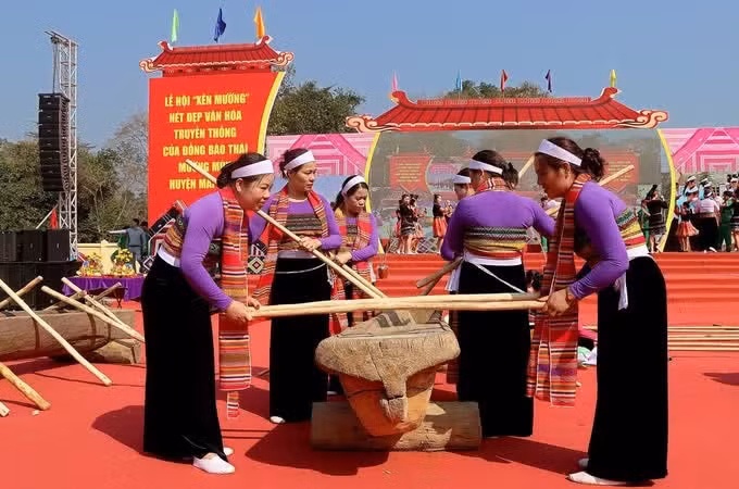 Keng Lóng舞蹈。（图片来源：越通社）