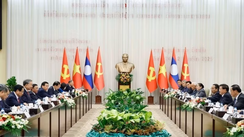 越共中央总书记苏林和老挝人革党中央总书记、国家主席通伦·西苏里共同主持了越南共产党与老挝人民革命党高层会晤。