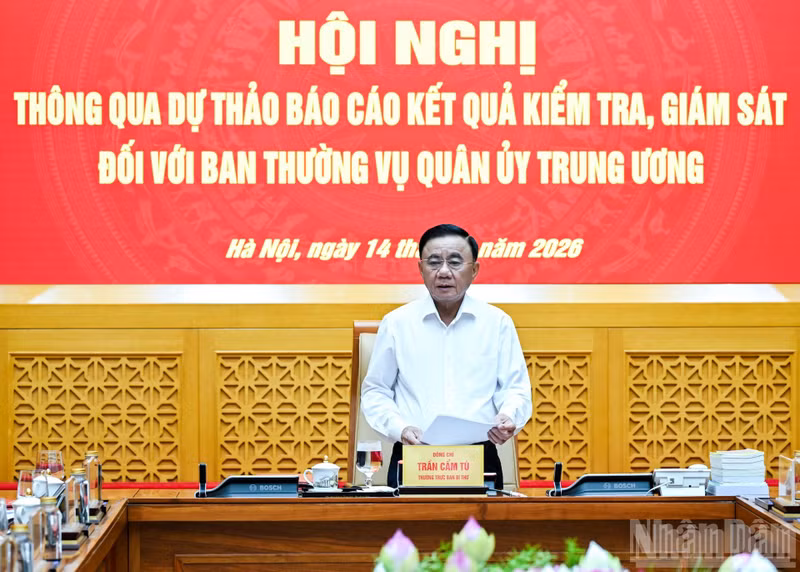 越共中央政治局委员、中央书记处常务书记、中央政治局和中央书记处第221检查监督组组长陈锦秀主持会议。