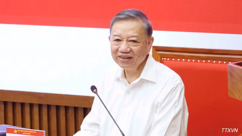 越共中央总书记、国家主席苏林发表讲话。