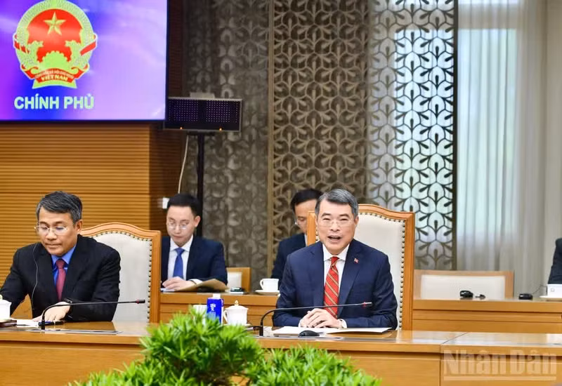 越南政府总理黎明兴发表讲话。