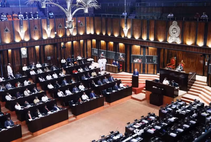 越共中央总书记、国家主席苏林在斯里兰卡议会发表演讲。