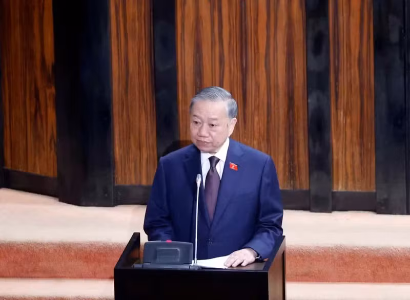 越共中央总书记、国家主席苏林在斯里兰卡议会发表演讲。