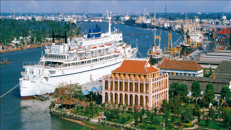 胡志明市是全国领先的旅游客源集散中心，旅行社、媒体、投资、国际对接中心。