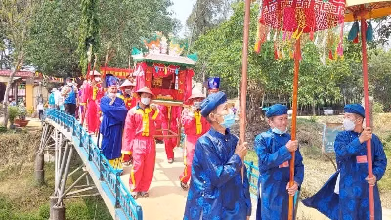 西宁省各个历史遗迹吸引众多游客前来参观、探索。