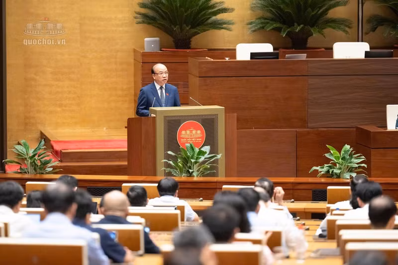 法律与司法委员会主任潘志孝发表讲话。（图片来源：quochoi.vn）