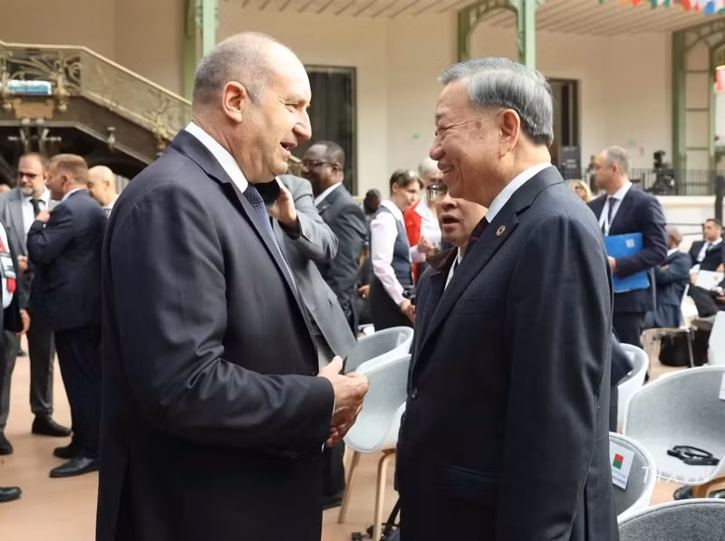 苏林总书记、国家主席和保加利亚总理鲁门·格奥尔基耶夫·拉德夫。