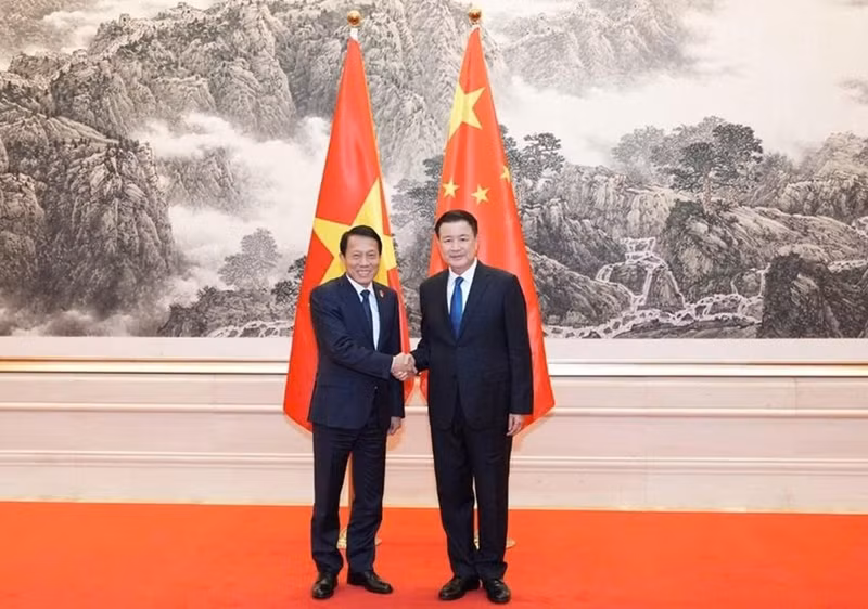 越共中央政治局委员、越南公安部长梁三光大将会见中共中央书记处书记、中国公安部长王小洪。