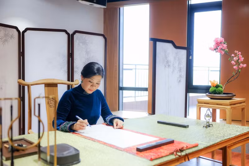 吴芳璃女士在中国宋庆龄青少年科技文化交流中心留言。